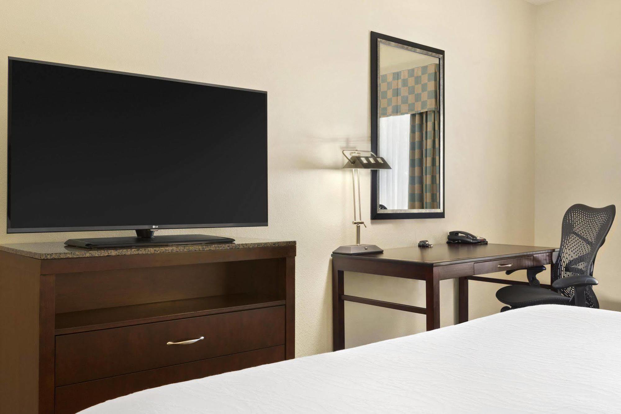 Hilton Garden Hotel 3*